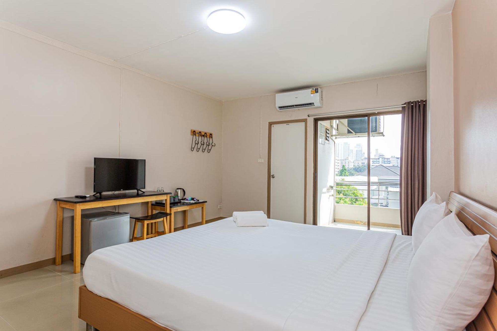 Ck2 Hotel Bangkok Exterior photo